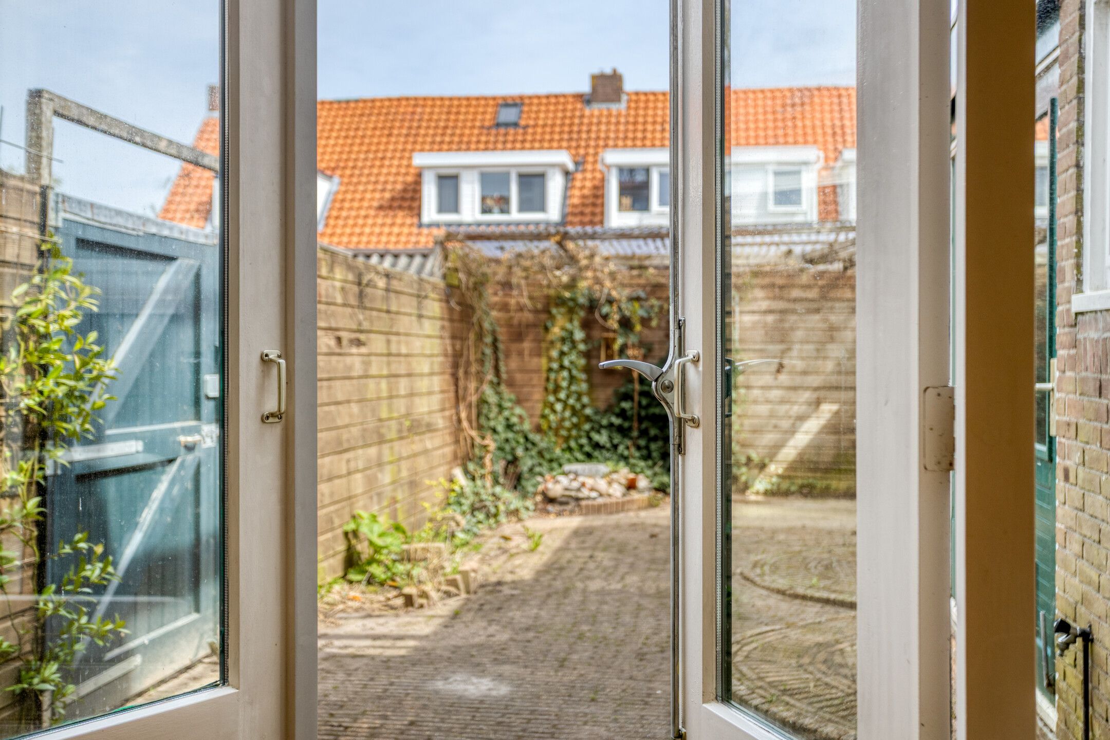 Characteristic 1930s Home with Four Bedrooms and Garden Canopy in Leeuwarden — 12