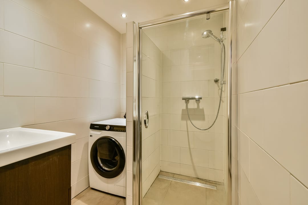 Bright 2-Bedroom Apartment with Park View and Sunny Balcony in Amsterdam West — 17