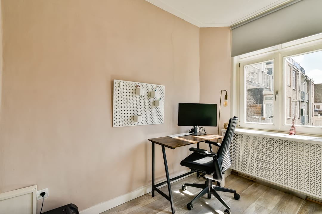 Bright 2-Bedroom Apartment with Park View and Sunny Balcony in Amsterdam West — 16
