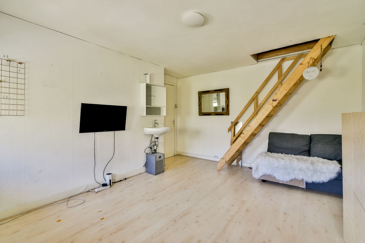 Bright 2-Bedroom Apartment with Park View and Sunny Balcony in Amsterdam West — 20
