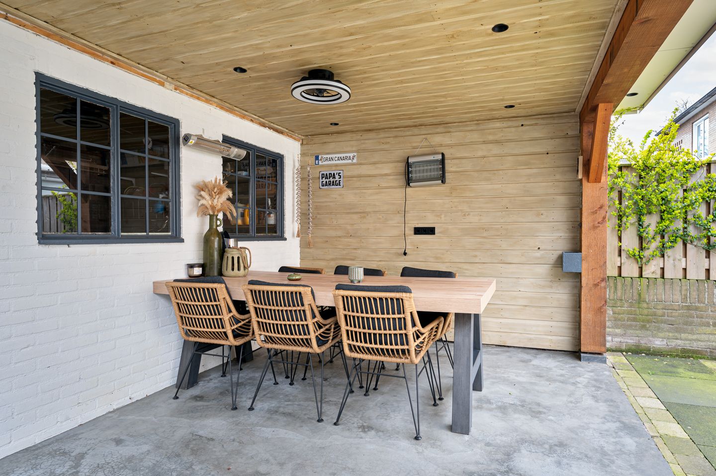 Modernized Terraced House with Four Bedrooms and Southeast Facing Garden — 25