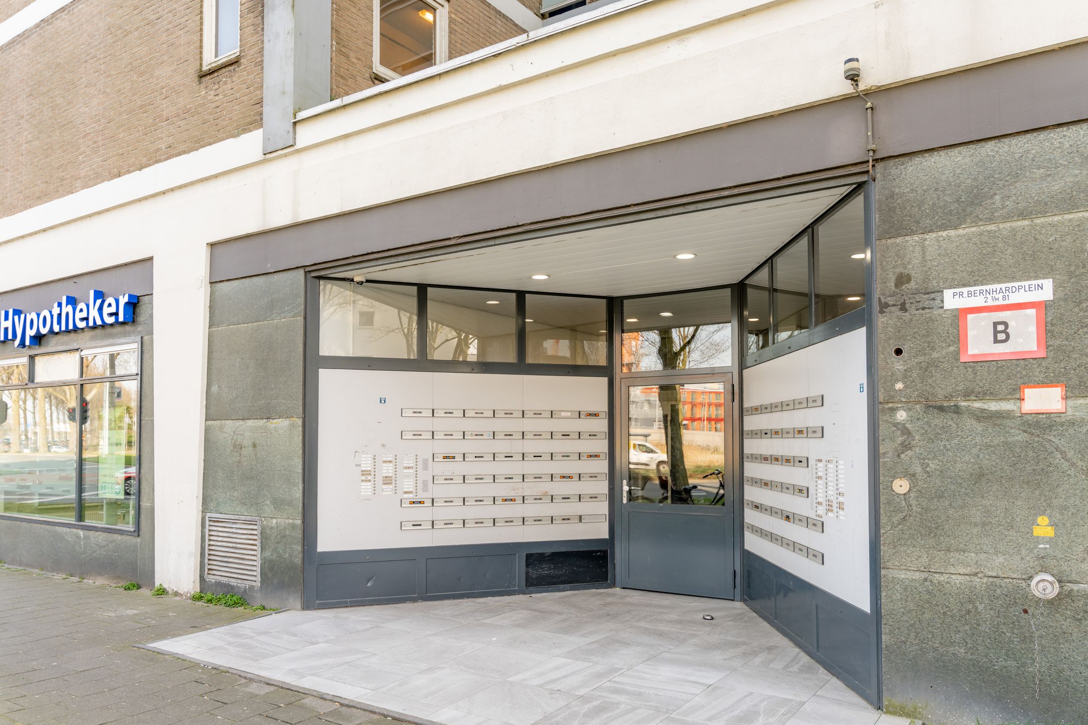 Photo 6 of Prins Bernhardplein 61