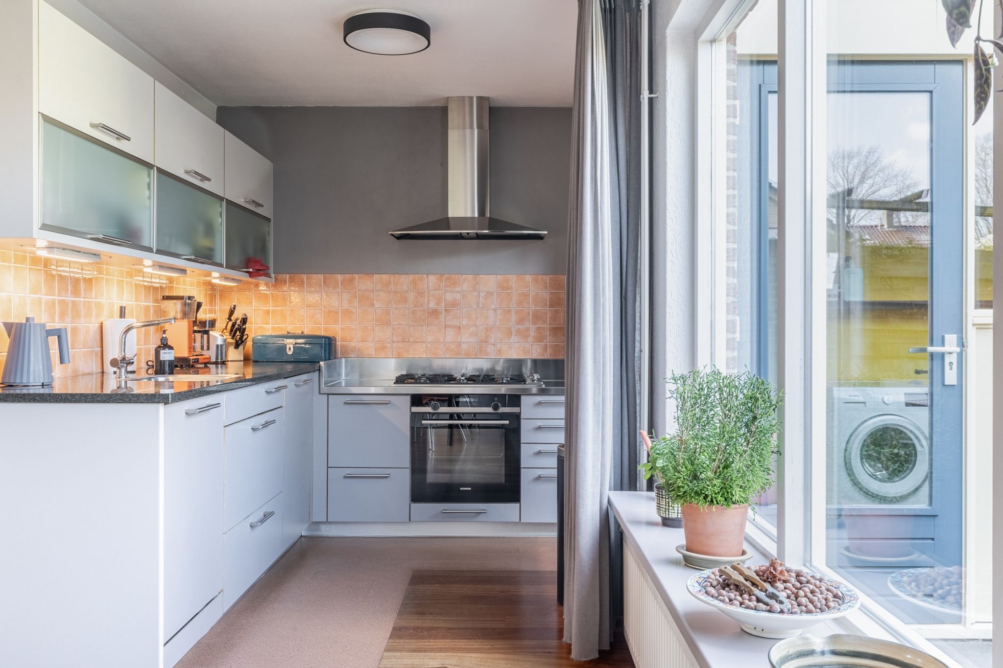 Photo 18 of Johannes Vermeerstraat 7