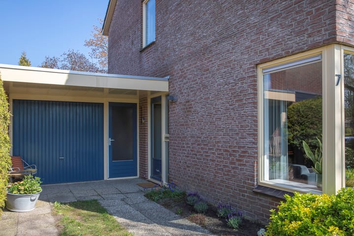 Photo 2 of Johannes Vermeerstraat 7