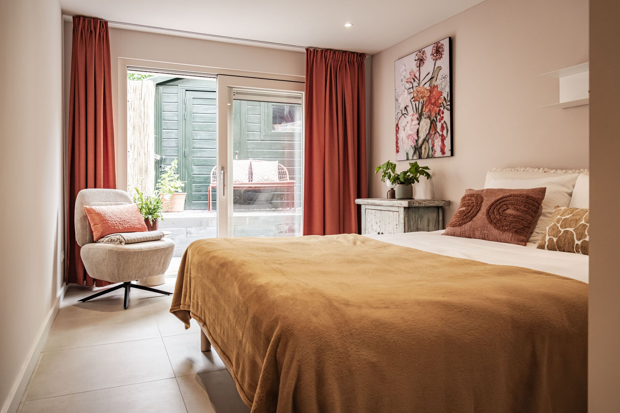 Charming Ground Floor Apartment in Classic Canal-Side Mansion with Private Garden — 15