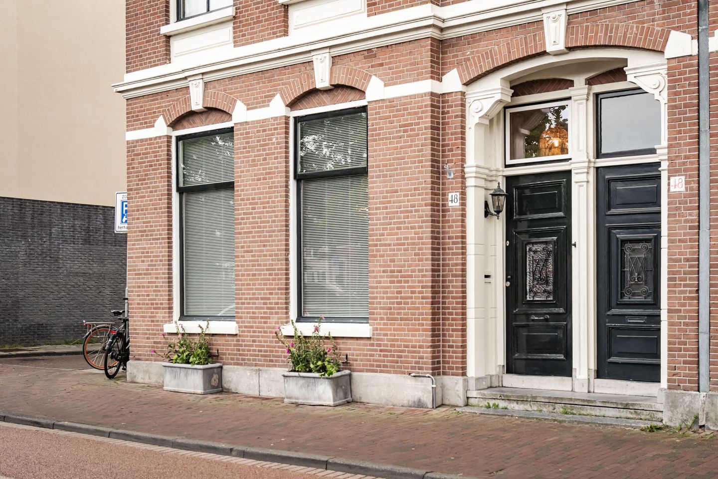 Charming Ground Floor Apartment in Classic Canal-Side Mansion with Private Garden — 19