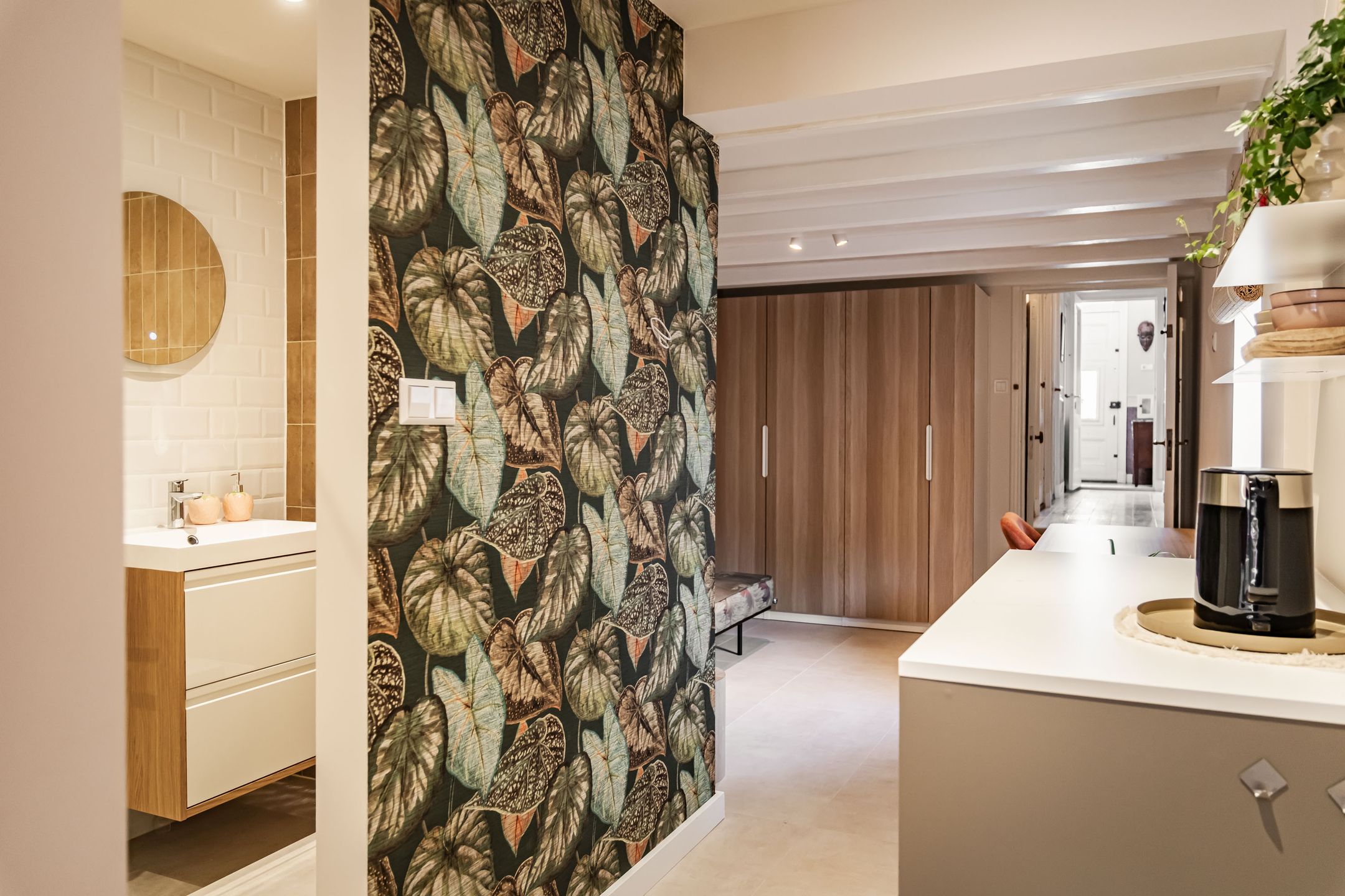 Charming Ground Floor Apartment in Classic Canal-Side Mansion with Private Garden — 12
