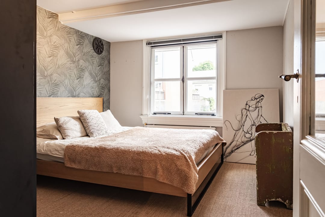 Charming Ground Floor Apartment in Classic Canal-Side Mansion with Private Garden — 16