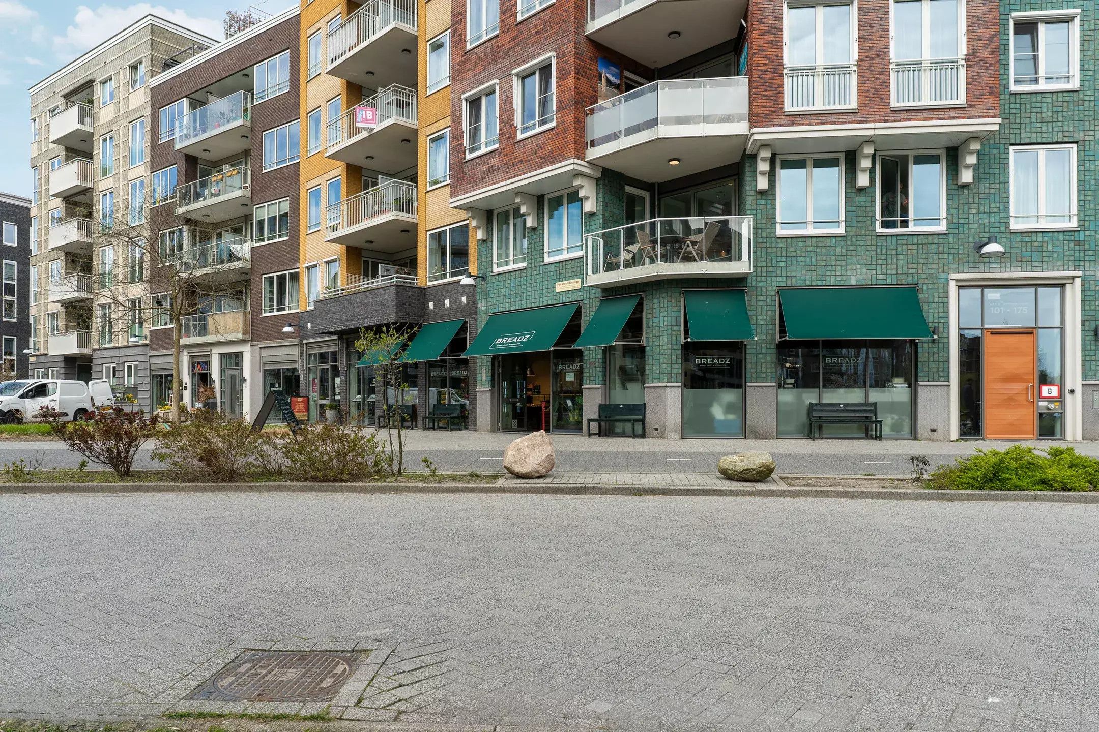 Modern 2-bedroom ground floor apartment in popular Holland Park Diemen — 27