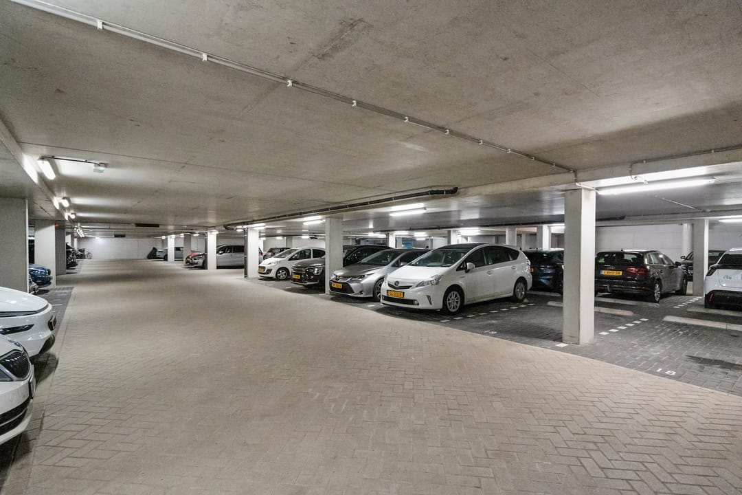 Photo 31 of Ottho Heldringstraat 202-D