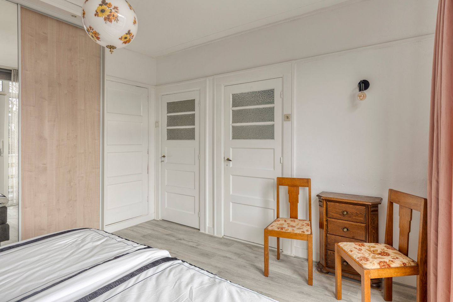 Foto 25 van Kennemerstraatweg 143