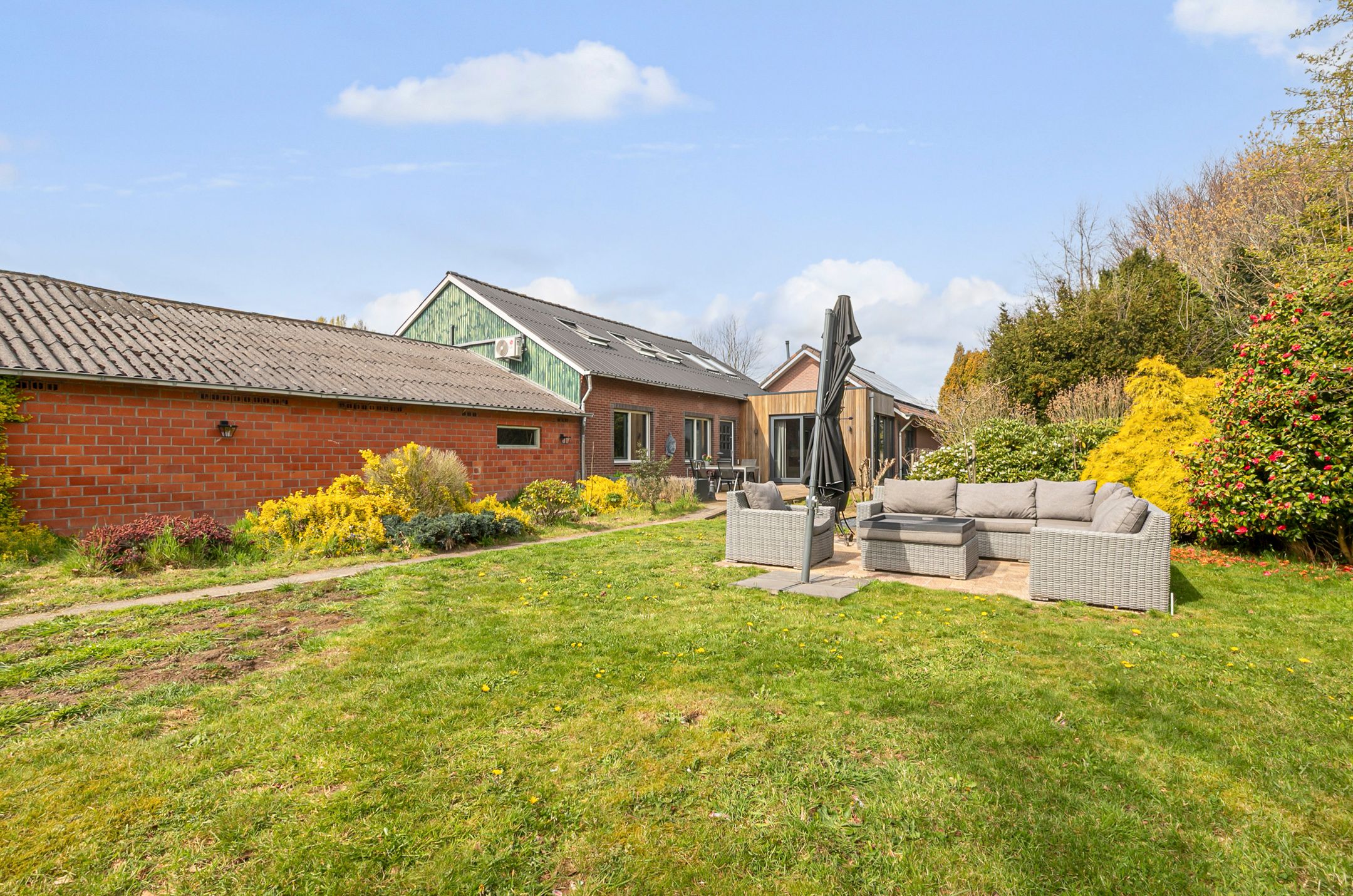 Spacious Semi-Detached Home with Large Workshop on Expansive Plot — 33