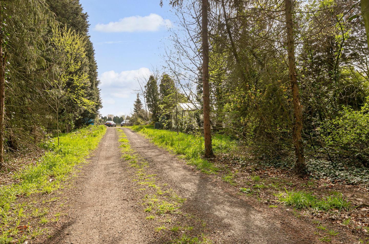 Spacious Semi-Detached Home with Large Workshop on Expansive Plot — 35