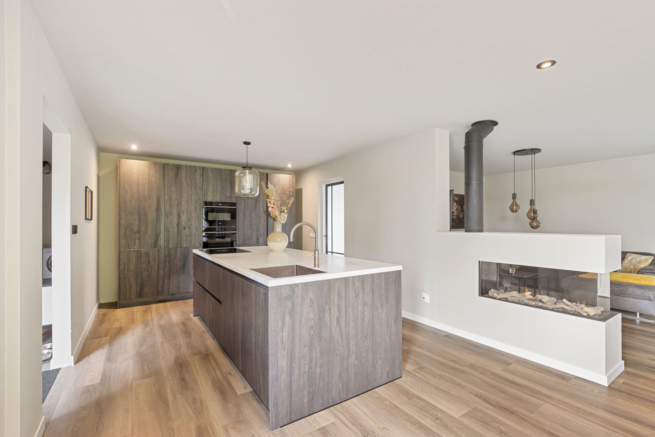 Spacious Semi-Detached Home with Large Workshop on Expansive Plot — 12