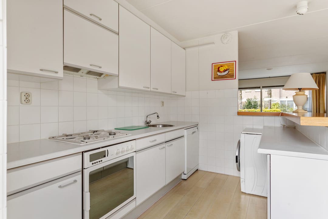 Well-maintained terraced house with parking in green Bilthoven neighborhood — 13