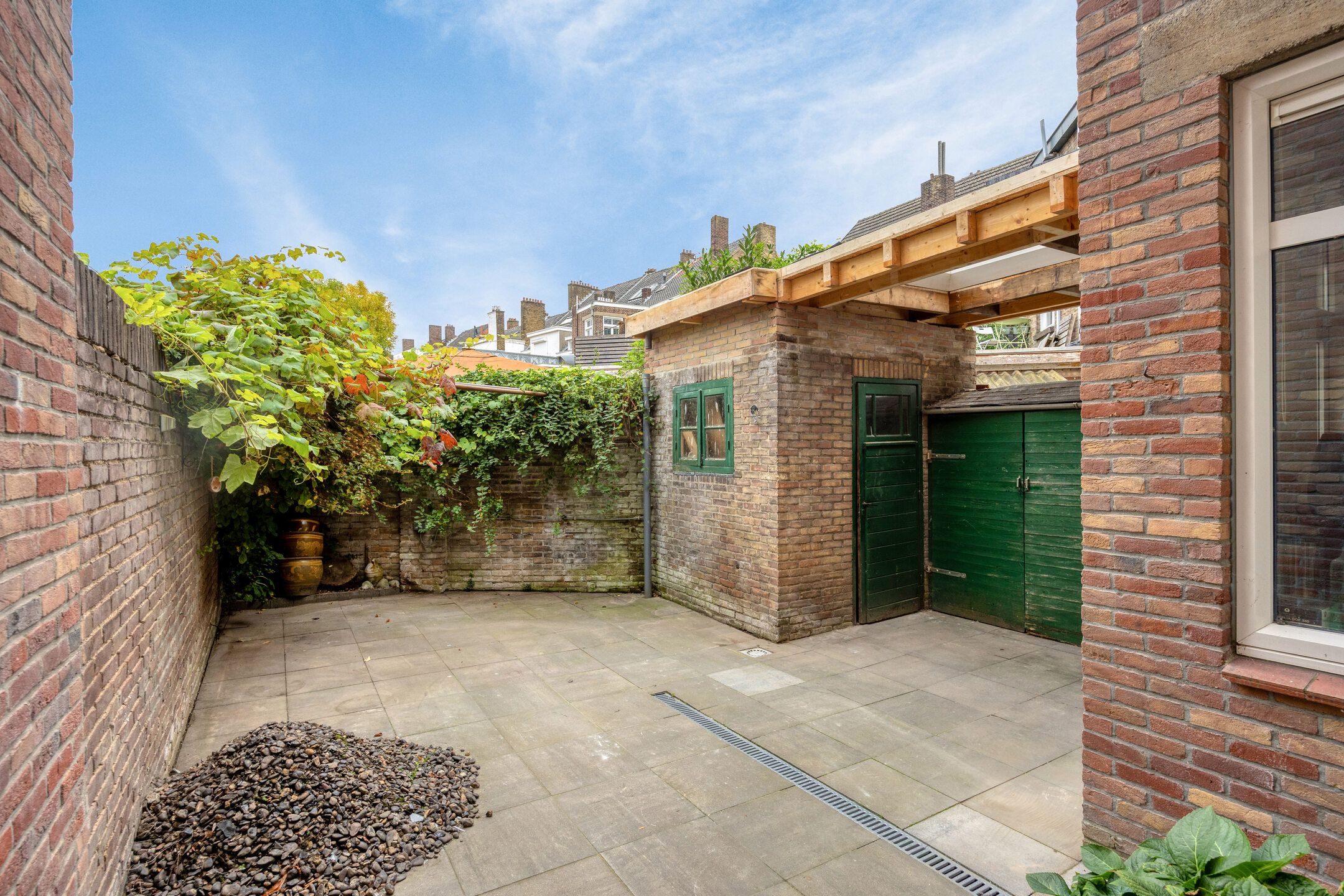 Fully Renovated Townhouse with 5 Bedrooms at the Green Corridor in Maastricht — 45