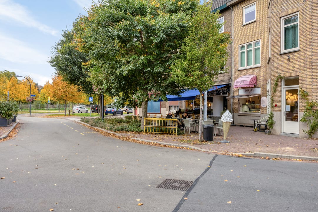 Fully Renovated Townhouse with 5 Bedrooms at the Green Corridor in Maastricht — 47