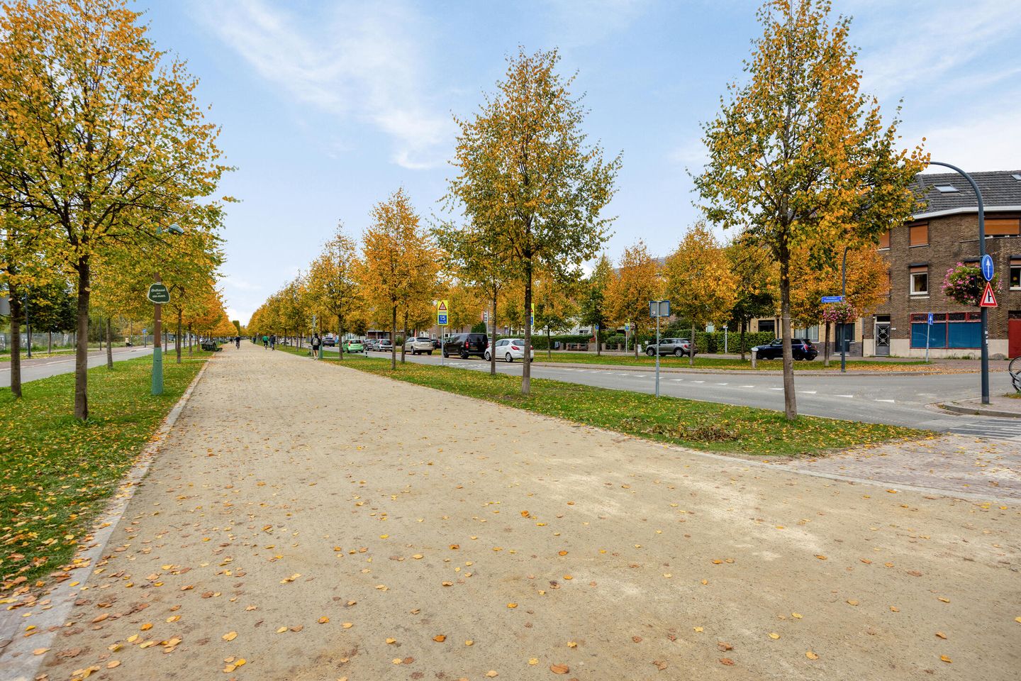 Fully Renovated Townhouse with 5 Bedrooms at the Green Corridor in Maastricht — 50