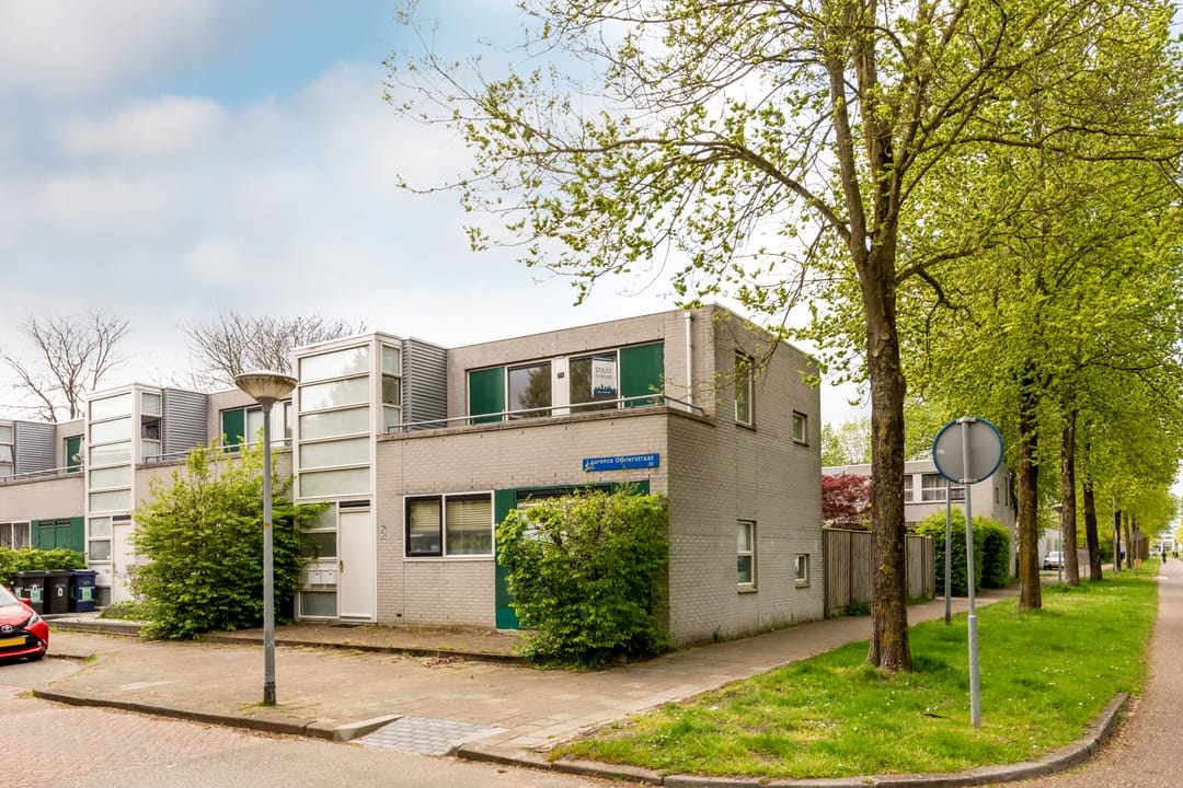Light Apartment with Two Roof Terraces in Almere Filmwijk — 22