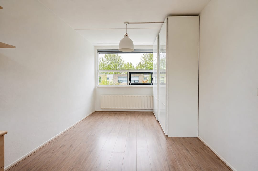 Light Apartment with Two Roof Terraces in Almere Filmwijk — 27