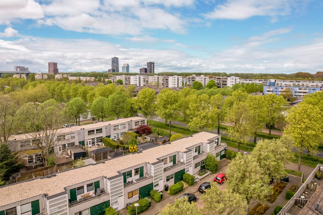 Light Apartment with Two Roof Terraces in Almere Filmwijk — 35