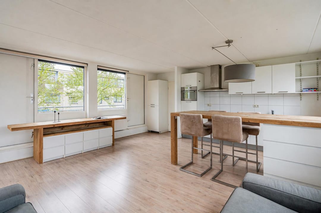 Light Apartment with Two Roof Terraces in Almere Filmwijk — 25