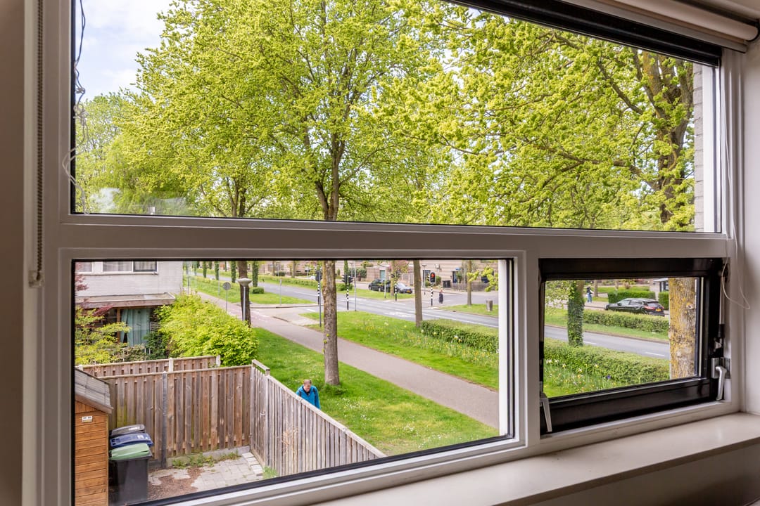 Light Apartment with Two Roof Terraces in Almere Filmwijk — 24