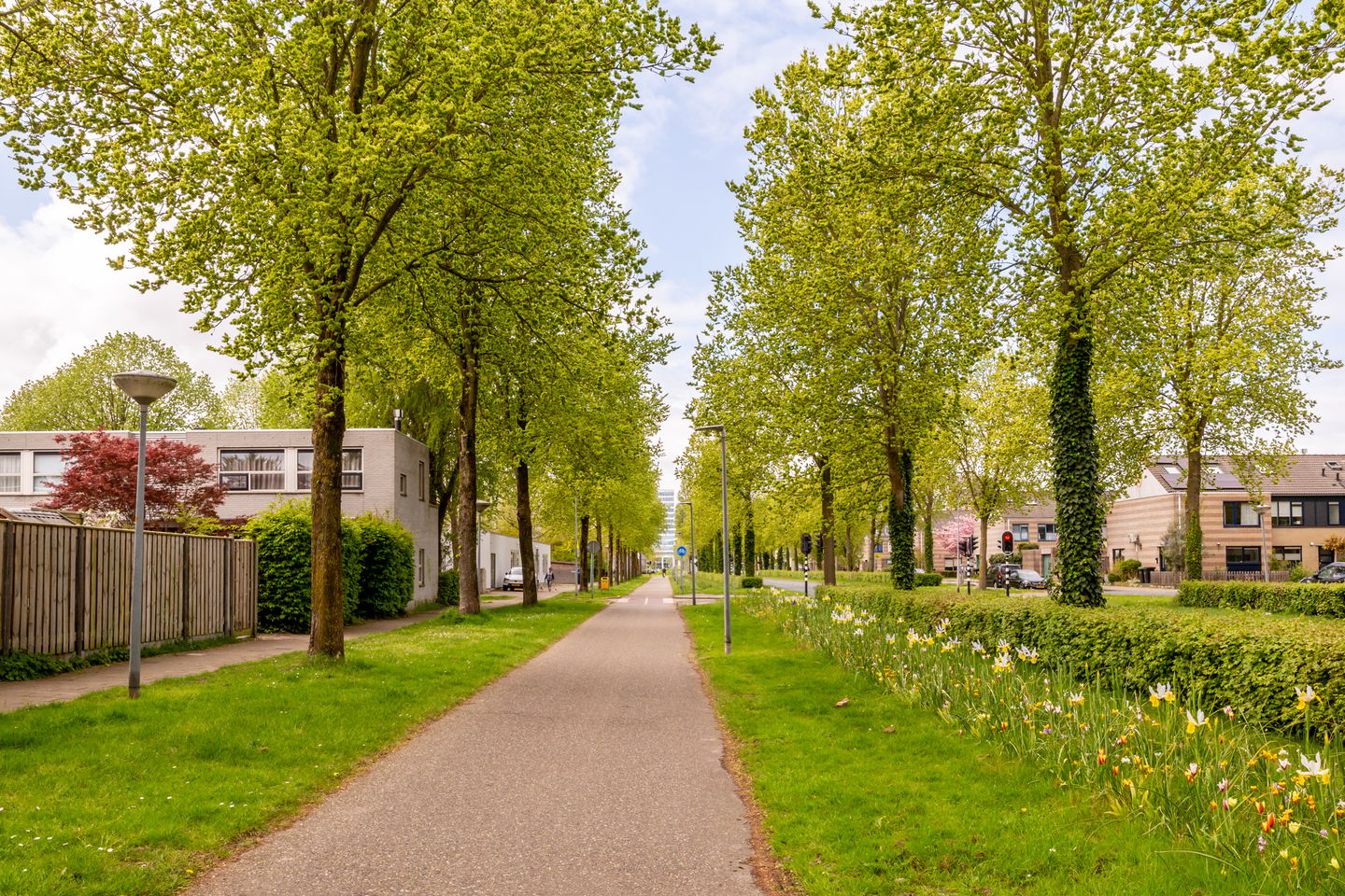 Light Apartment with Two Roof Terraces in Almere Filmwijk — 33