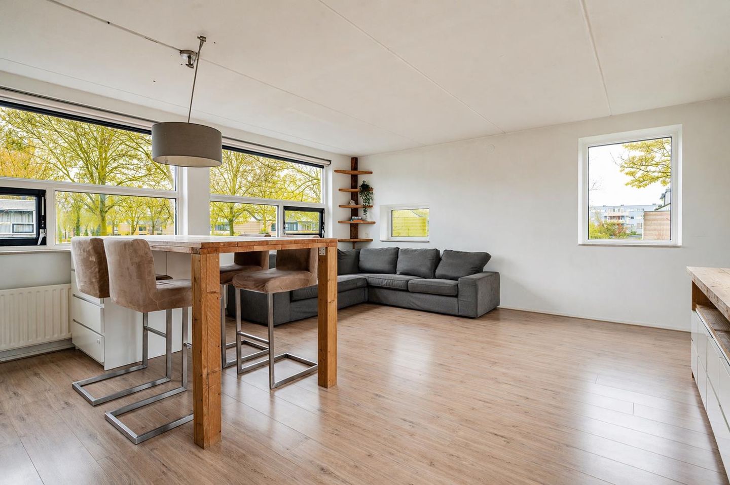 Light Apartment with Two Roof Terraces in Almere Filmwijk — 23