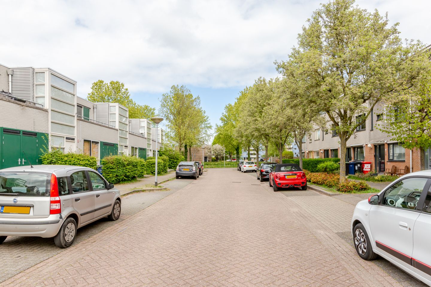 Light Apartment with Two Roof Terraces in Almere Filmwijk — 32