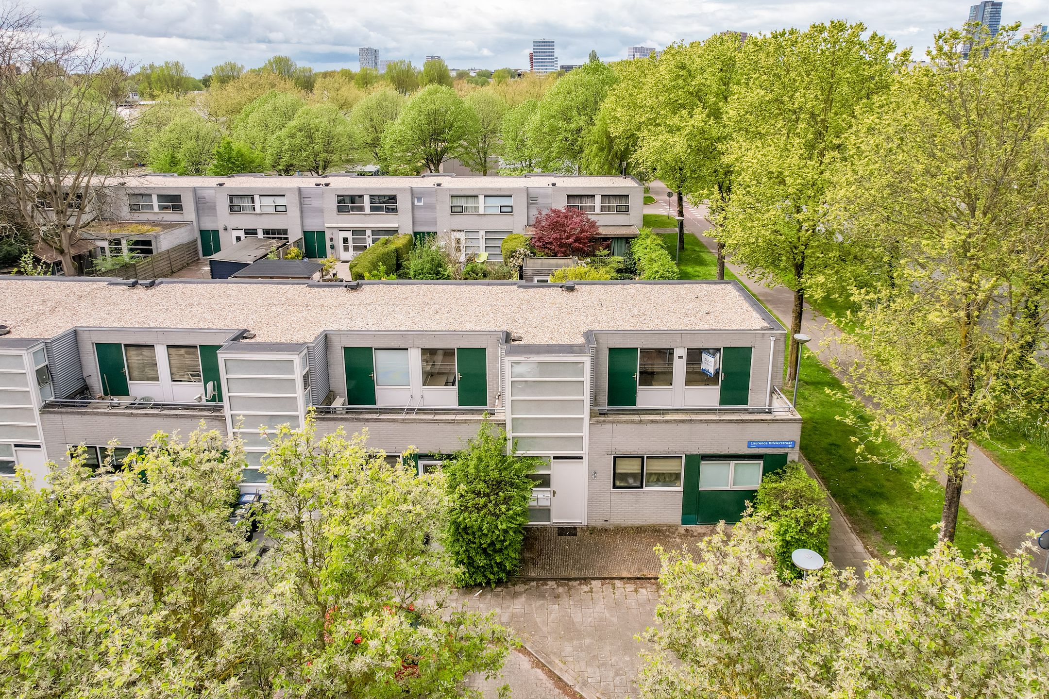 Light Apartment with Two Roof Terraces in Almere Filmwijk — 37