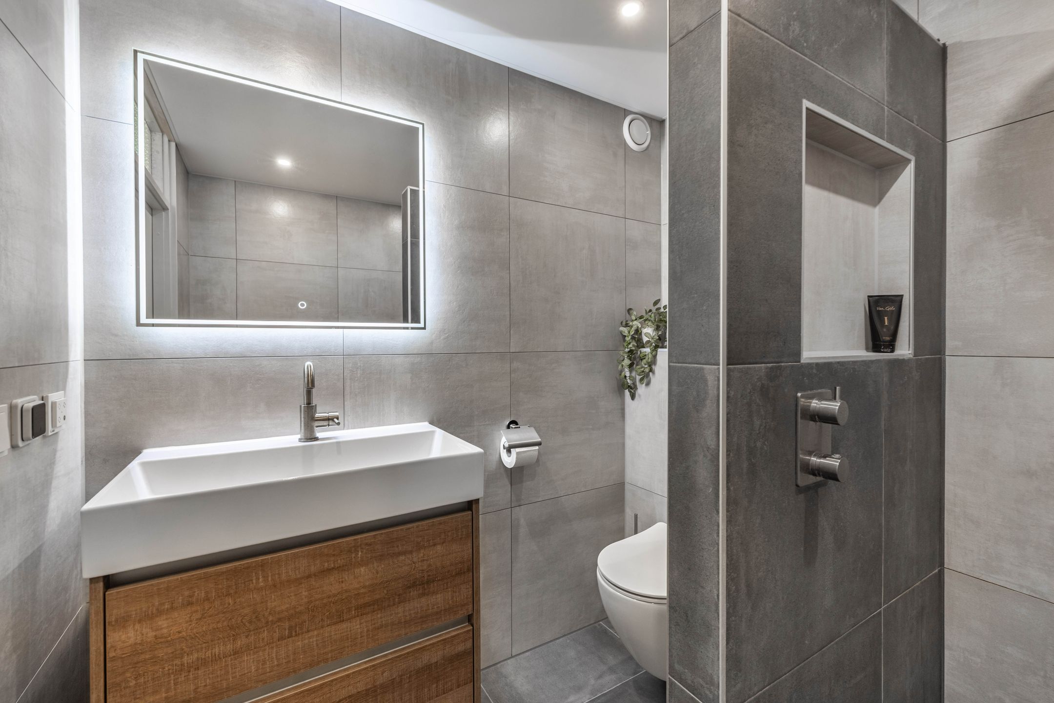 Well-maintained family home near a playground in Emmeloord — 21