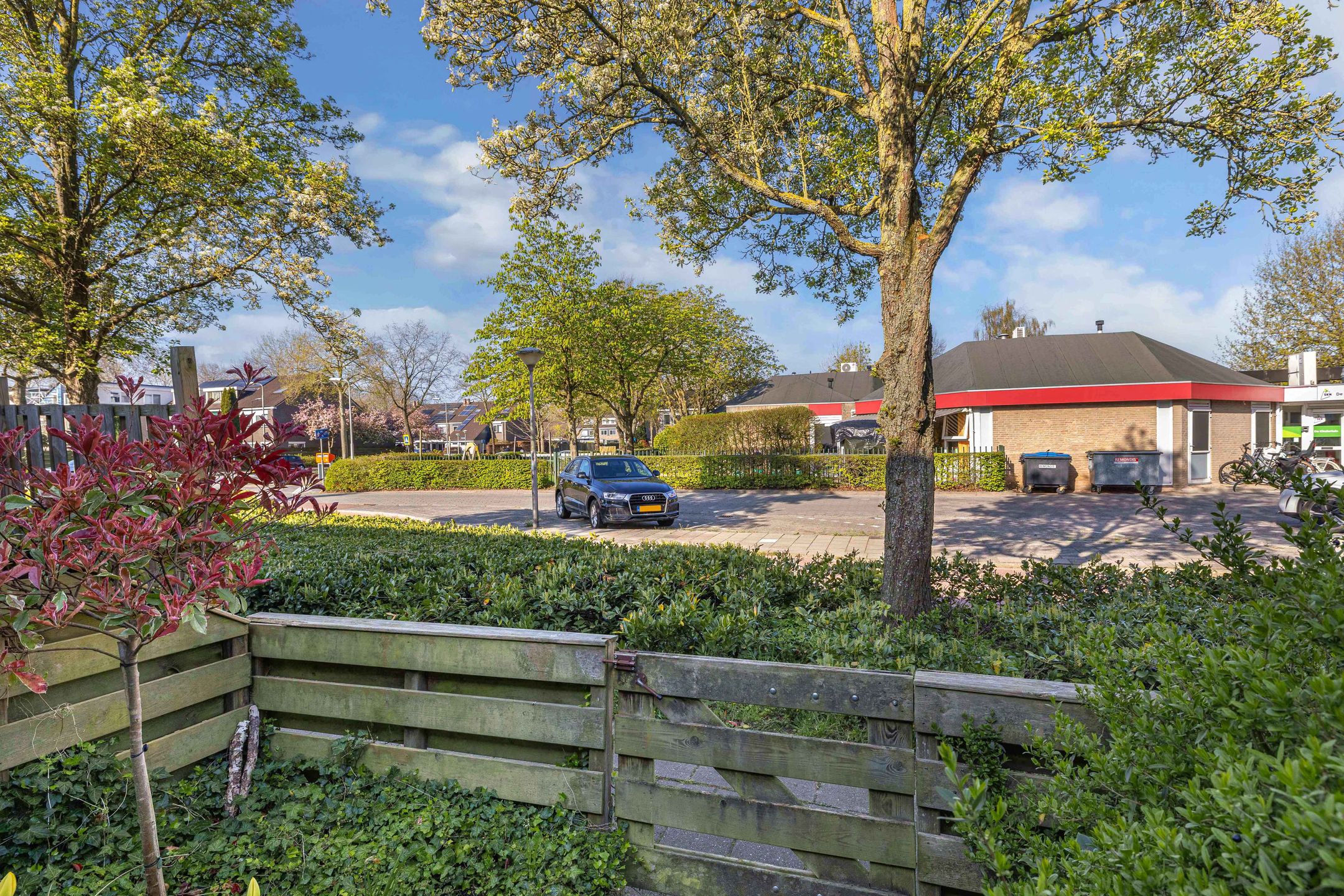 Well-maintained family home near a playground in Emmeloord — 33
