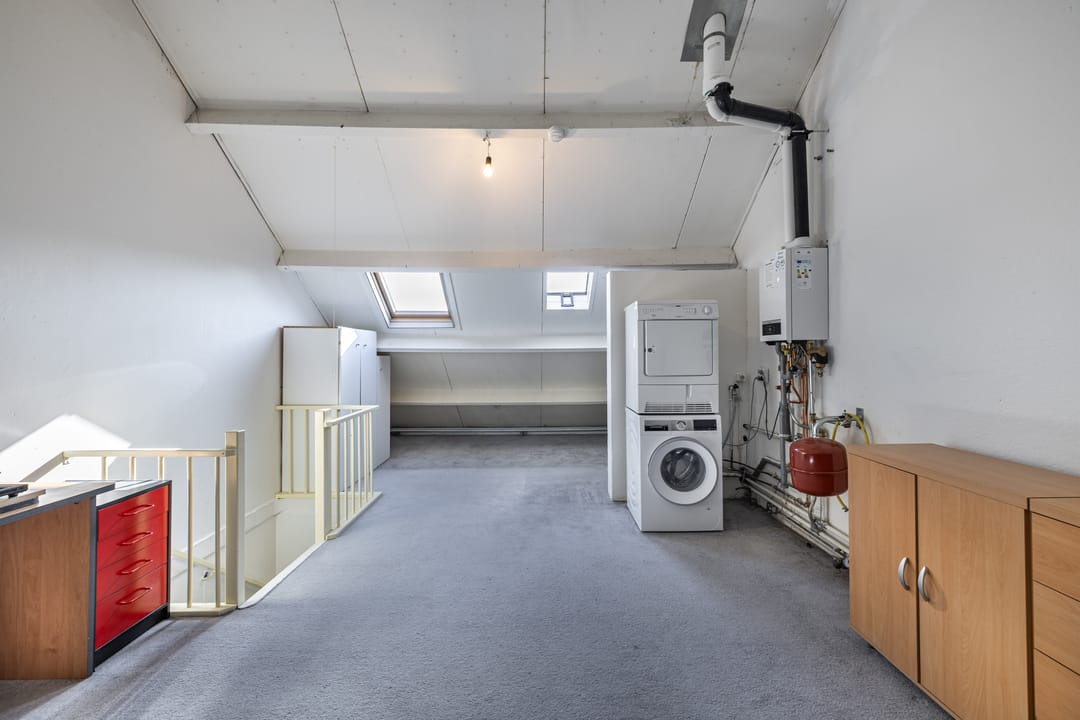 Well-maintained family home near a playground in Emmeloord — 28