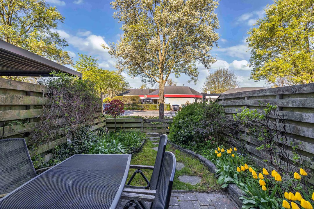 Well-maintained family home near a playground in Emmeloord — 31
