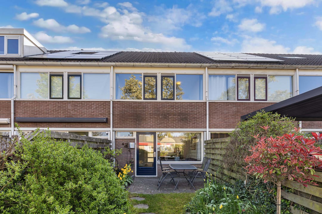 Well-maintained family home near a playground in Emmeloord — 32