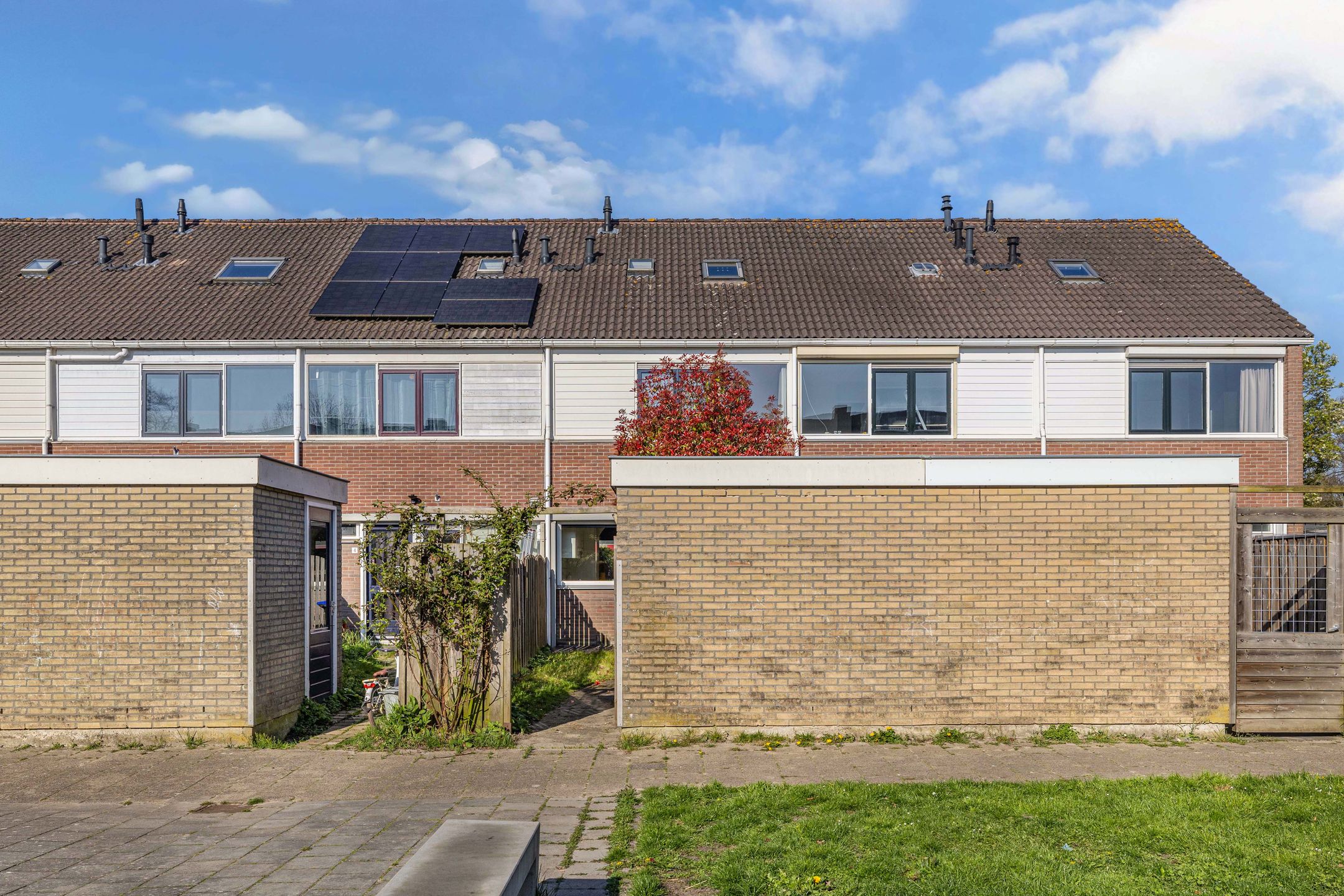 Well-maintained family home near a playground in Emmeloord — 36