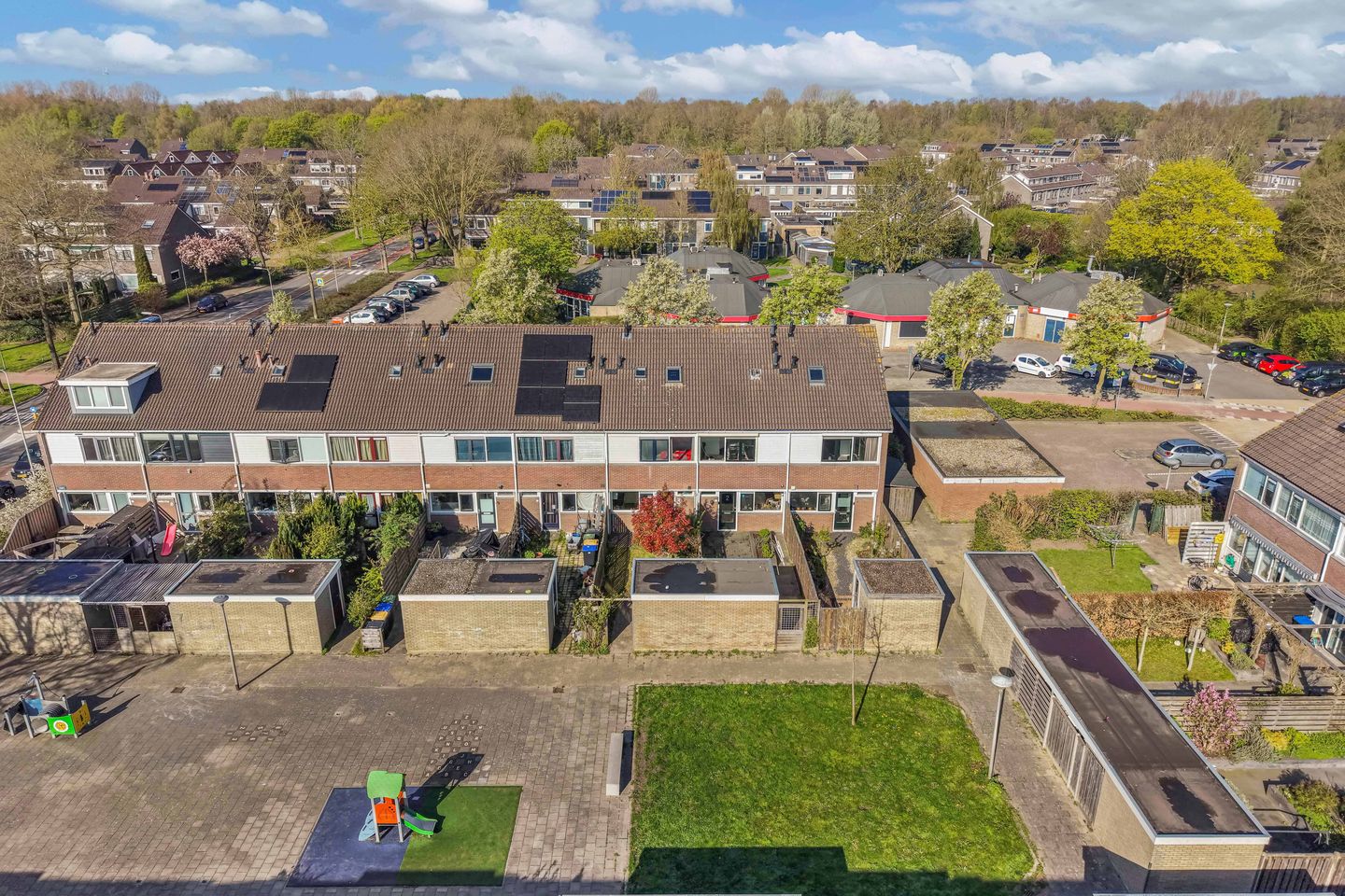 Well-maintained family home near a playground in Emmeloord — 40