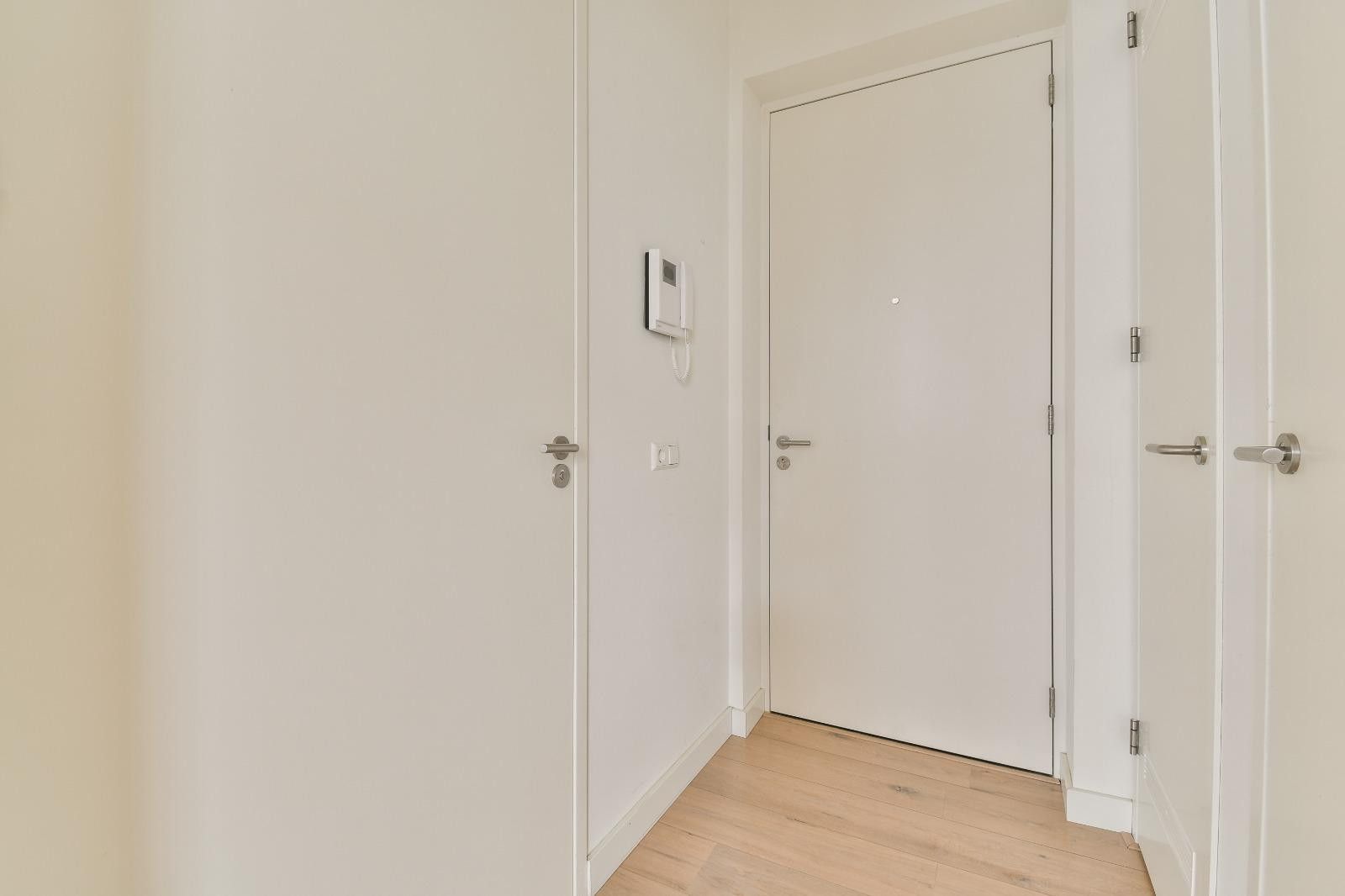 Modern Studio Apartment in Amsterdam Zuidas — 12