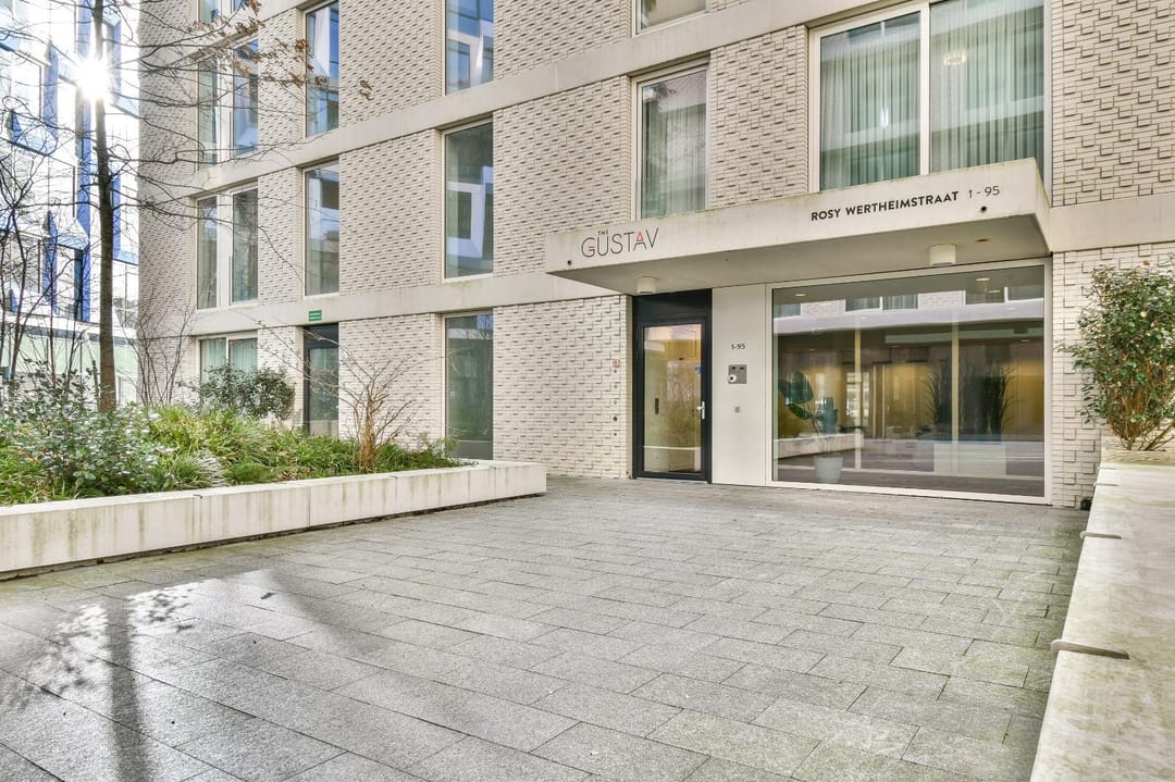 Modern Studio Apartment in Amsterdam Zuidas — 17