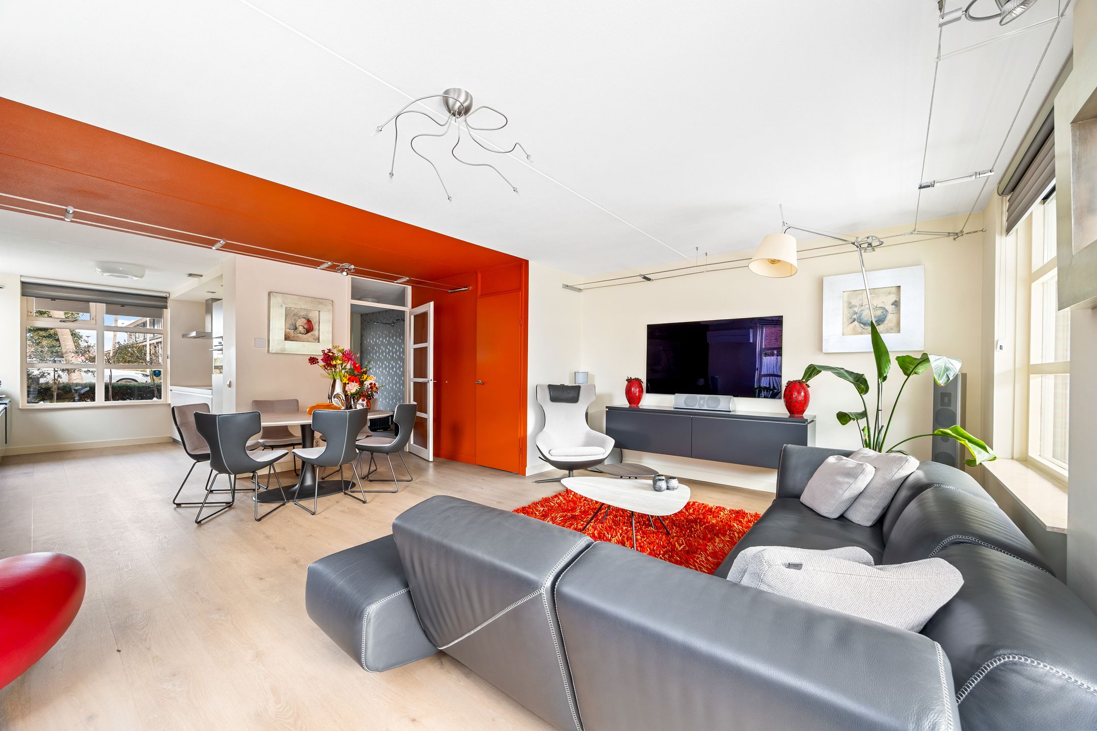 Move-in ready semi-detached home with water views in Ypenburg — 12