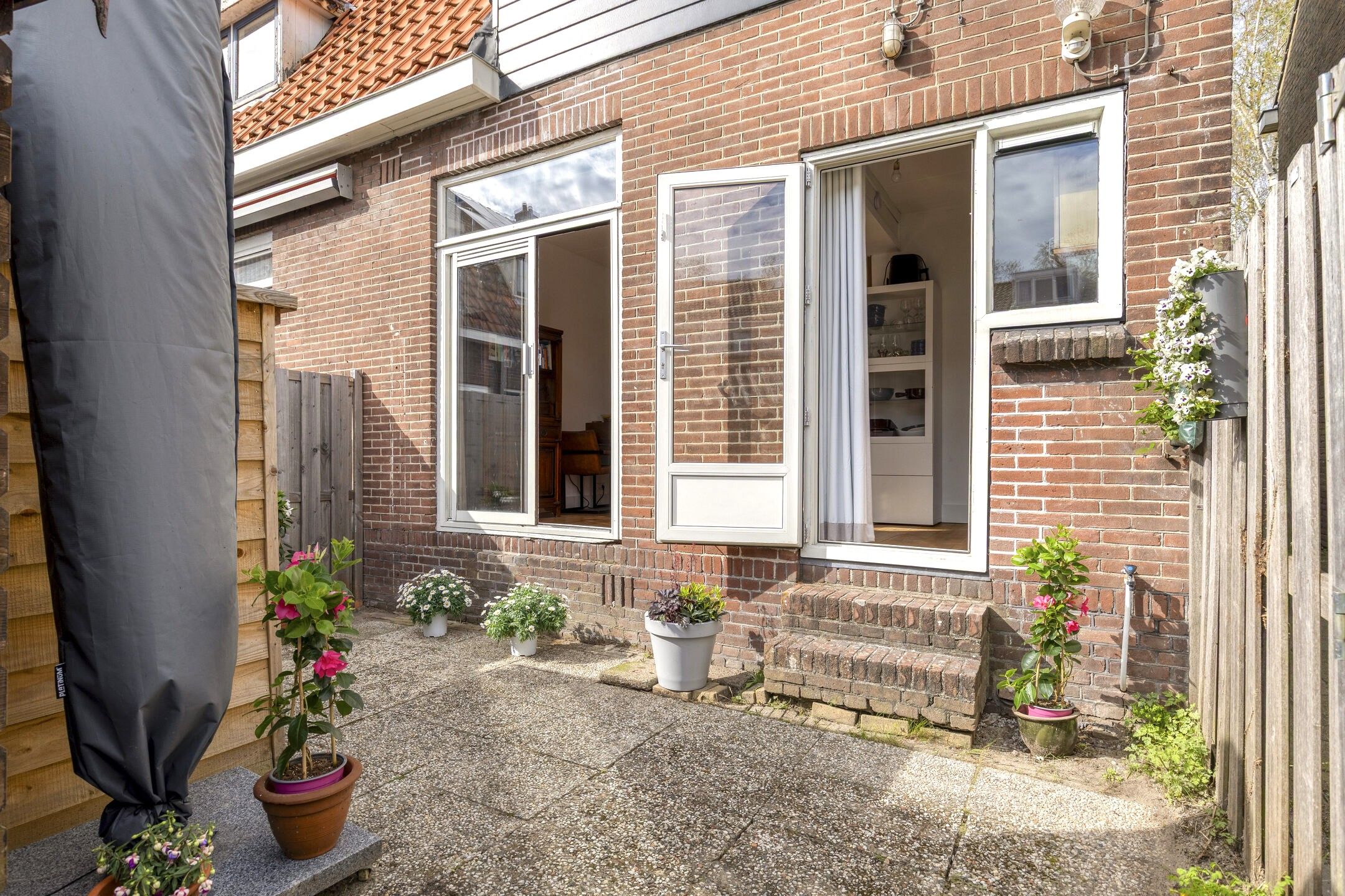 Bright 1930s Corner House with New Foundation and South-Facing Garden Near Station — 12