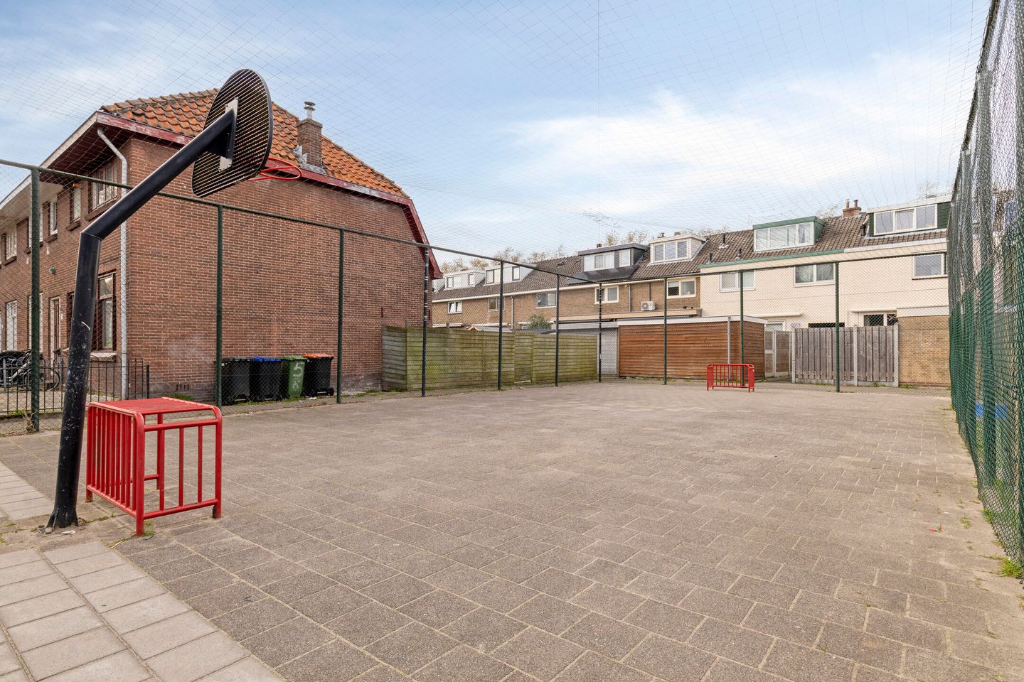 Bright 1930s Corner House with New Foundation and South-Facing Garden Near Station — 34