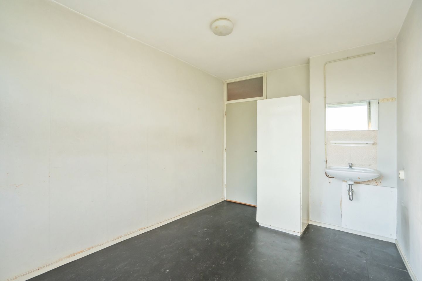 Spacious Maisonnette Apartment in Monumental Building Elvira — 14