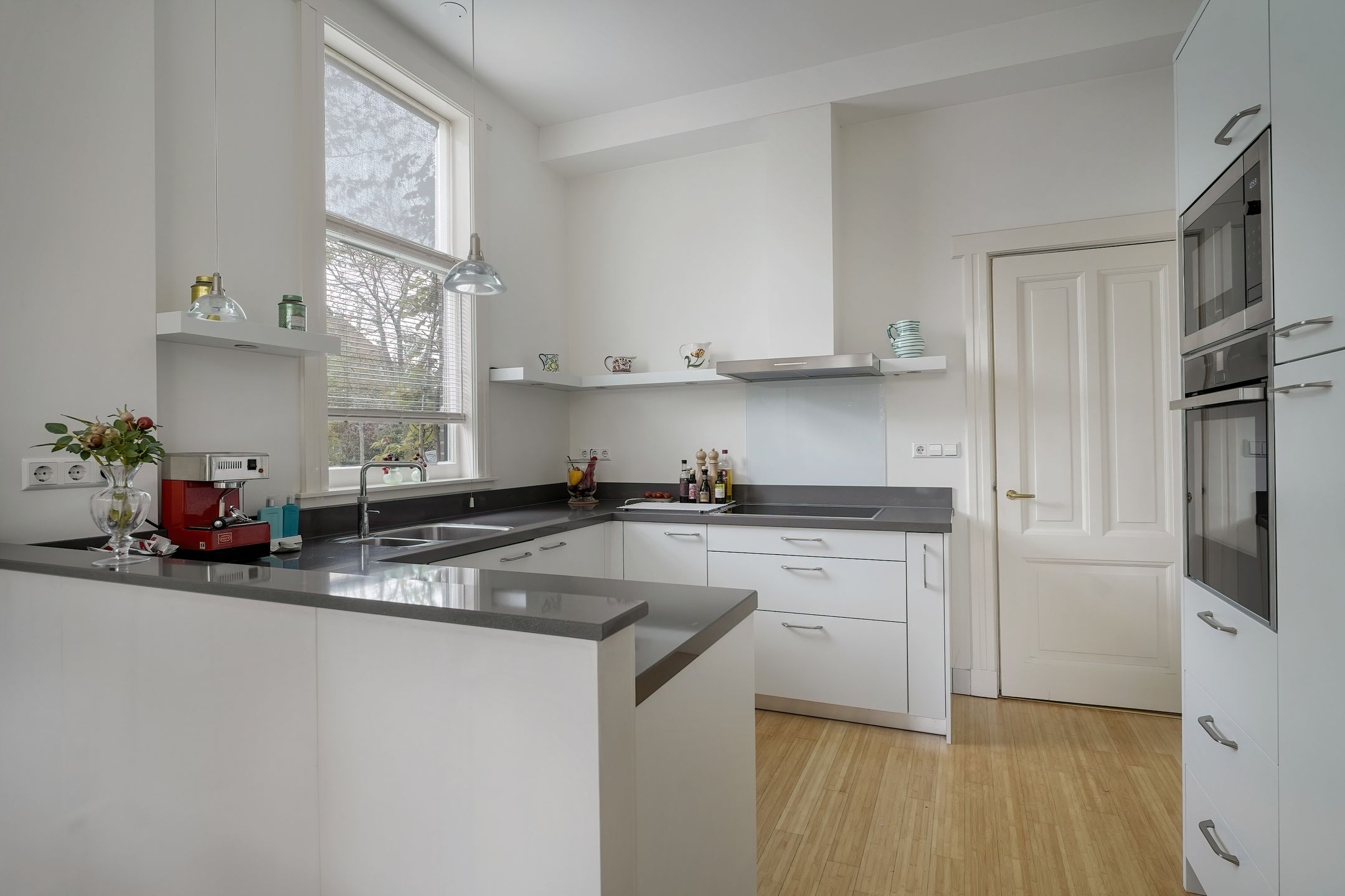 Foto 24 van Koninginnelaan 6