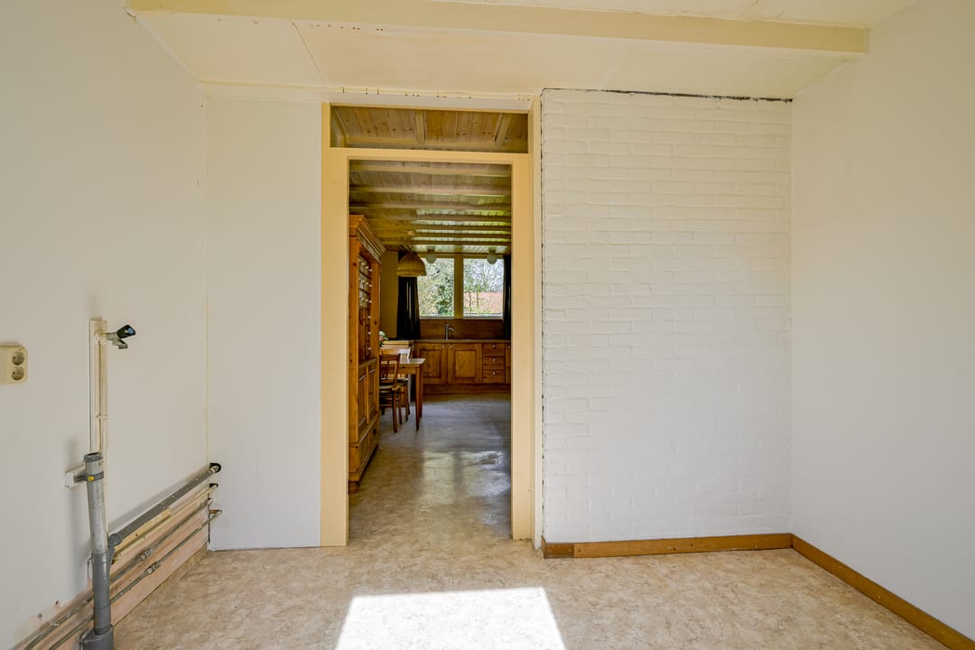 Detached 1970s Bungalow with Carport in Green Surroundings on 900m2 Plot — 17