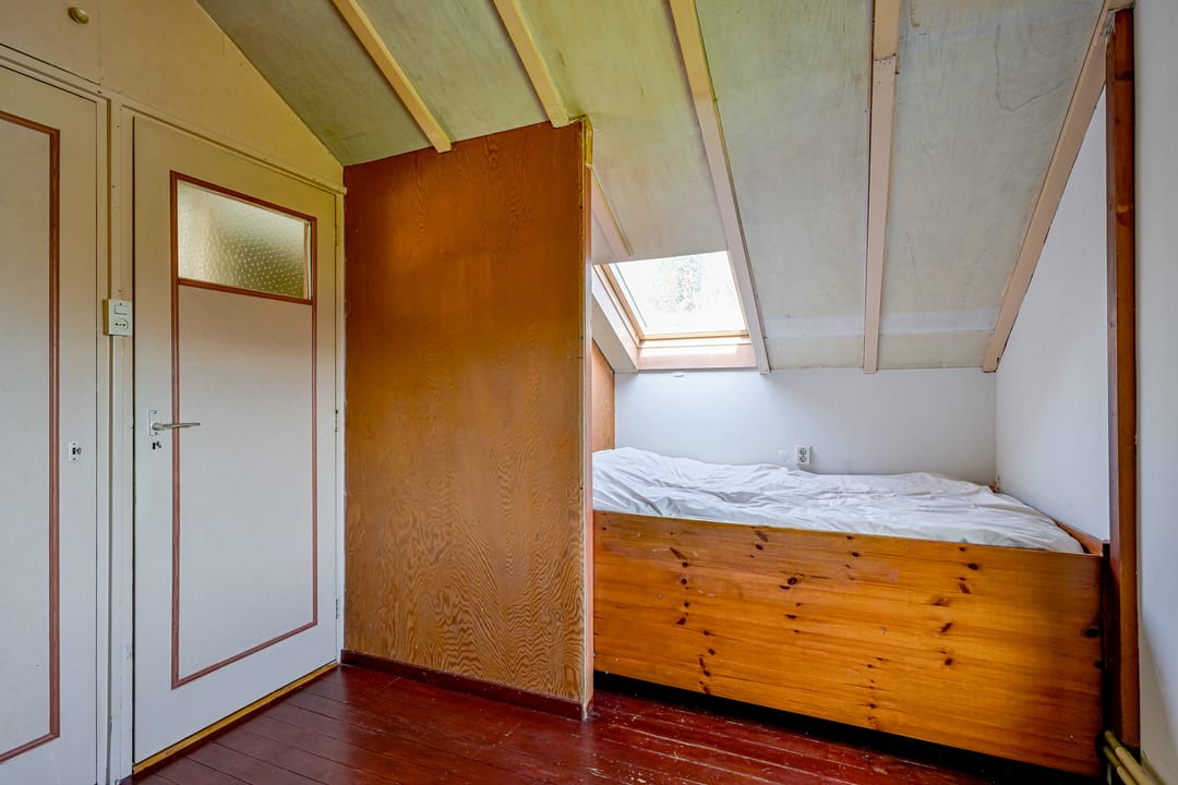 Detached 1970s Bungalow with Carport in Green Surroundings on 900m2 Plot — 26