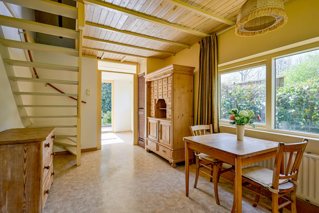 Detached 1970s Bungalow with Carport in Green Surroundings on 900m2 Plot — 13