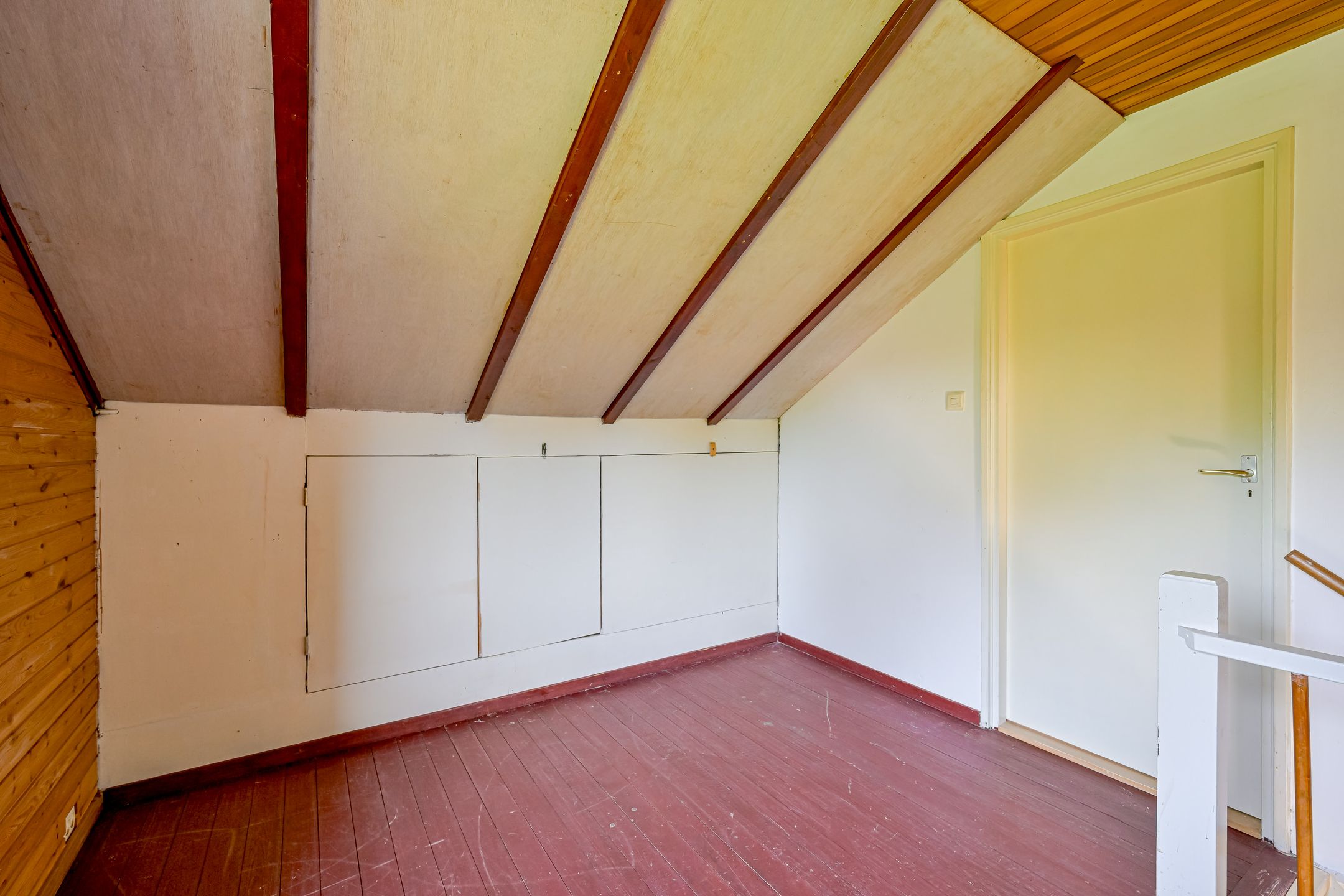 Detached 1970s Bungalow with Carport in Green Surroundings on 900m2 Plot — 33