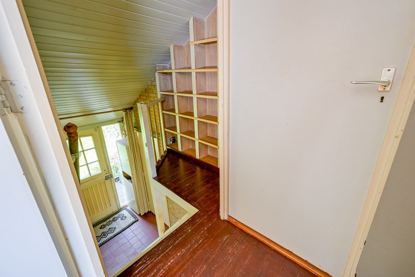 Detached 1970s Bungalow with Carport in Green Surroundings on 900m2 Plot — 34